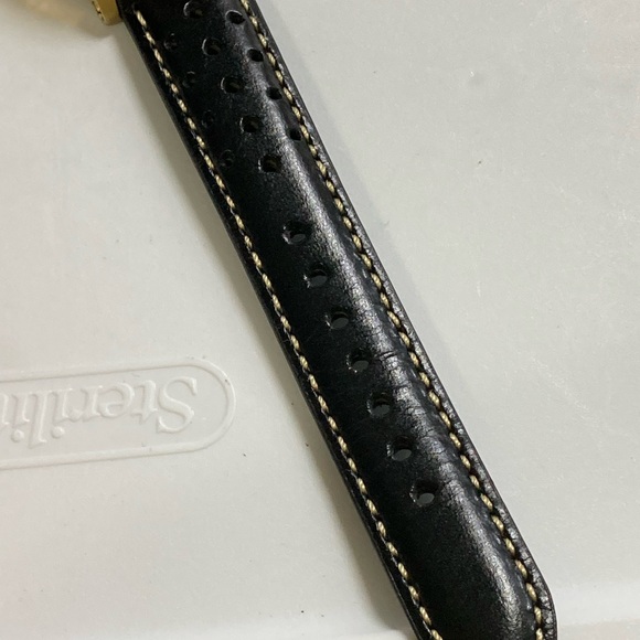 Nixon The 38-20, Refined, gold tones with black dial and strap, new battery main image 9